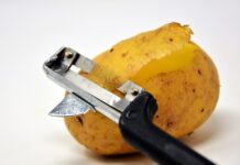 Gdzie wrzucamy obierki z ziemniaków?